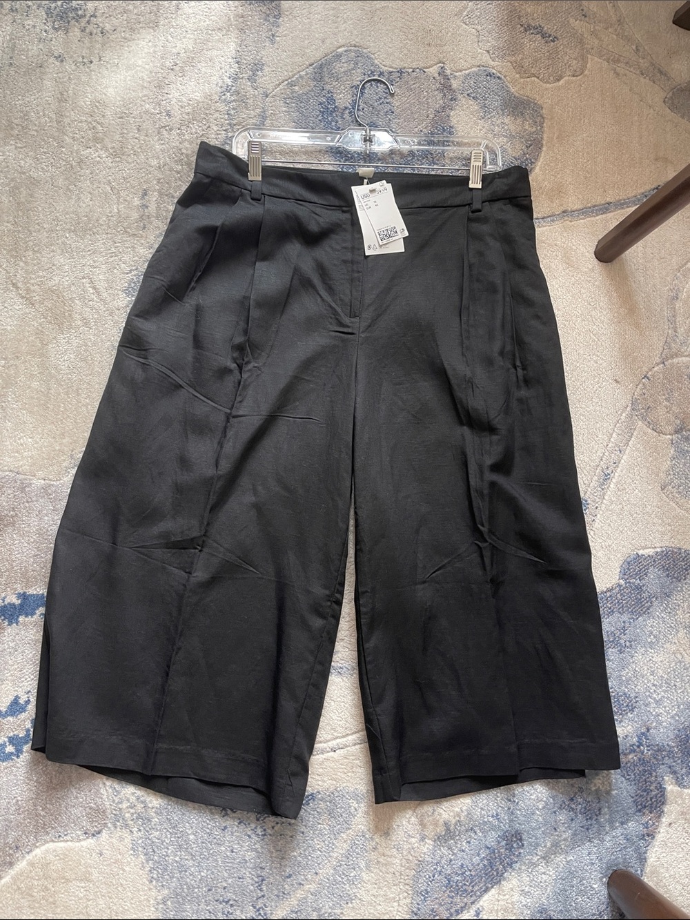 H&M Black Wide-Leg Women’s Capri Pant